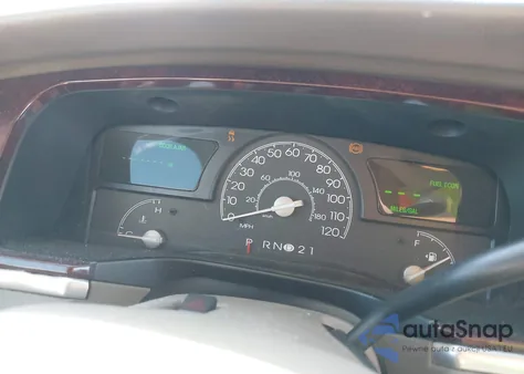 2004 Lincoln Town Car Signature из США, поврежденный, VIN 1LNHM81W54Y627482